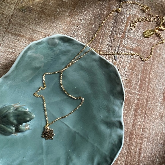 Athena Designs gold plated dainty lotus flower necklace - Picture 3 of 11